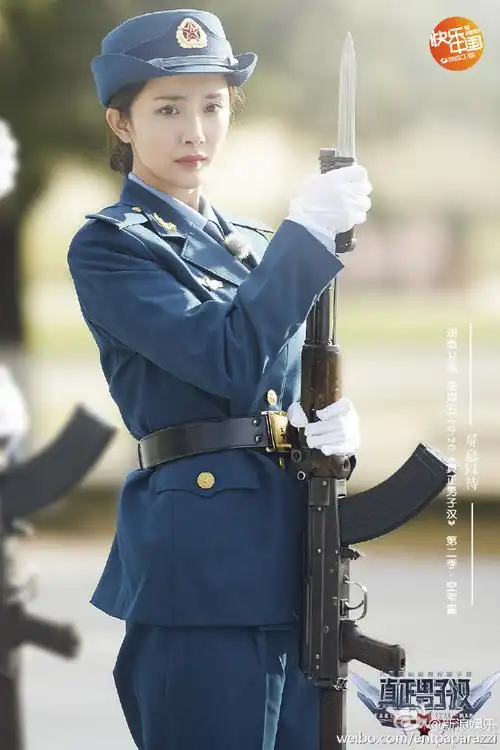 真正男子汉杨幂穿空军制服腰细到逆天