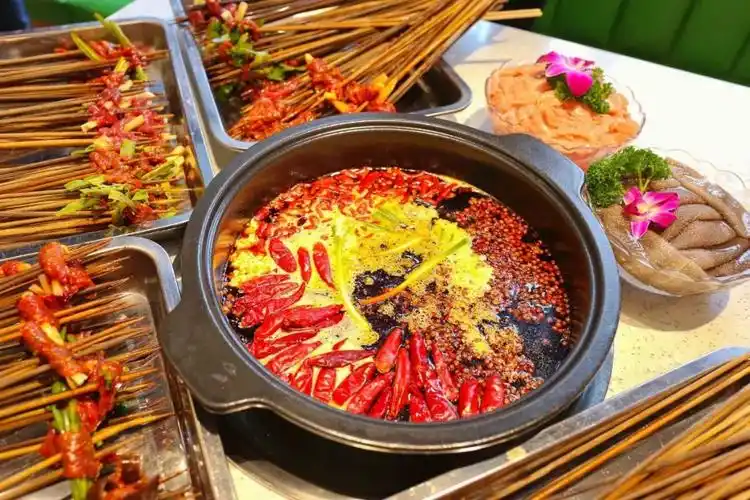 江北九街新开的巴尖火锅串串水果串串多达8种全城小美女都来打卡了