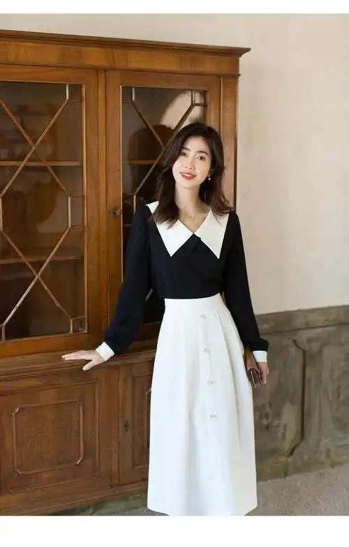 选择什么样的衣服单品来搭配才比较洋气,小个子女生如何穿才好看呢?