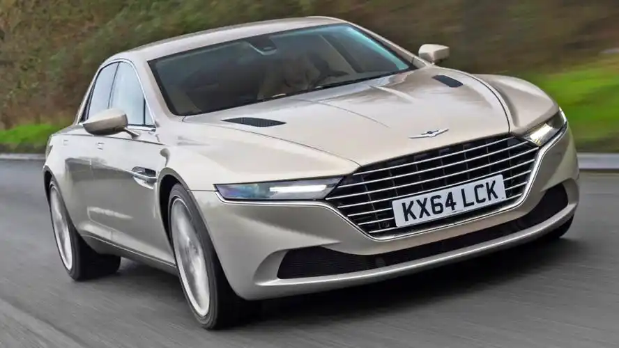 飞机机库发现两辆被废弃的1985年阿斯顿·马丁拉贡达