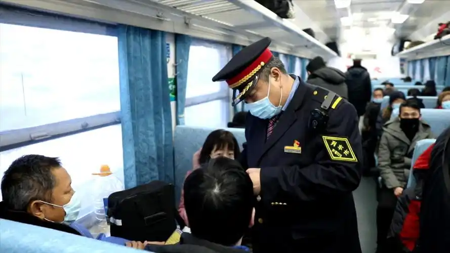 列车长王振军.(柏彦辉拍摄)