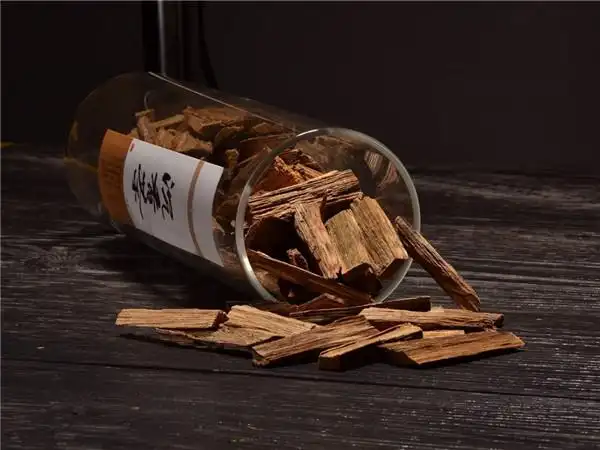 沉香知识 > 正文首先,虽然目前较为常见的有沉香块茶和沉香叶茶,但香