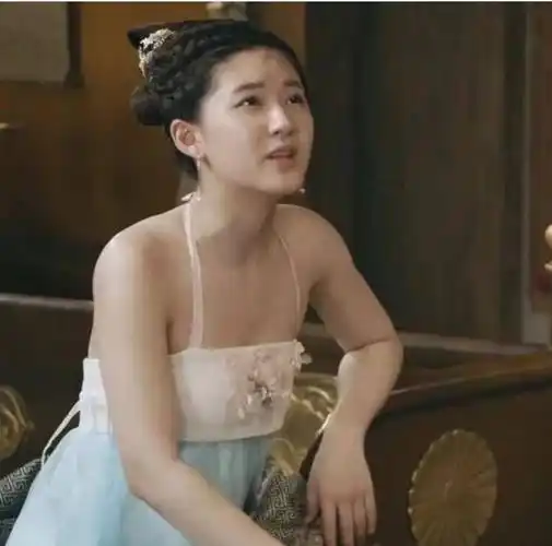 镜头没那么夸张"可能赵露思拍陈芊芊的时候前期胖一点,后期累瘦了吧