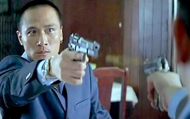 杜琪峰《枪火》,吴镇宇为吕颂贤与黄秋生对峙,这段你看懂了吗?