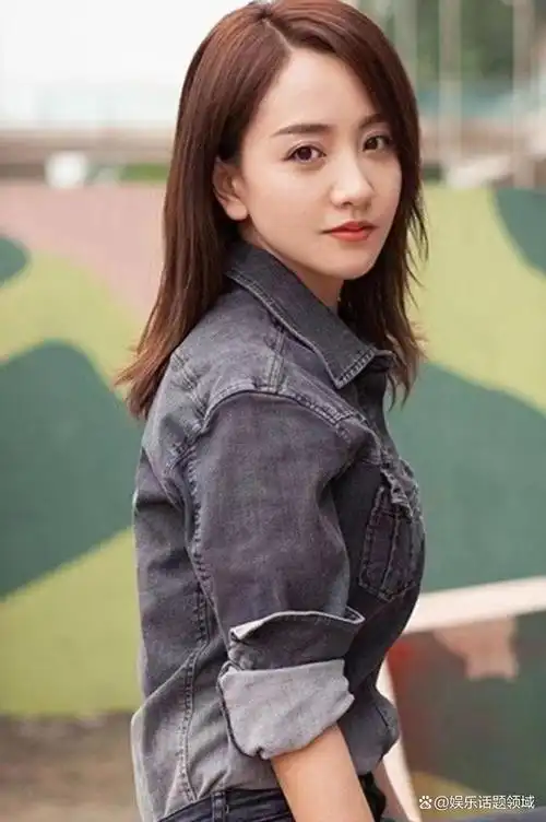 杨蓉喜欢演戏,但不会把演艺事业当成生活的全部,活得比较佛系.