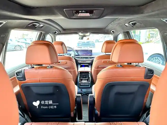 宝马x7 6座大越野6015一家人就要整整齐齐