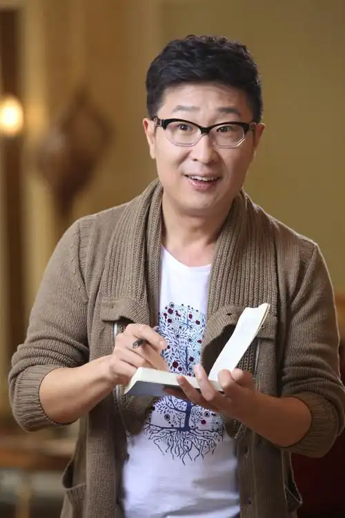 他是国家一级演员,和妻子住30平米婚房,儿子去世时还在排练小品