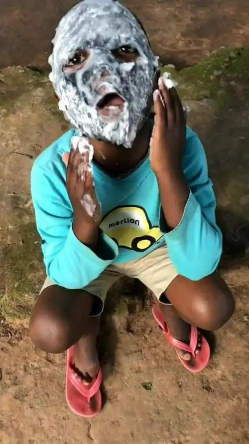 这是我非洲大侄子黑蛋,今天他敷个面膜差点没认出来