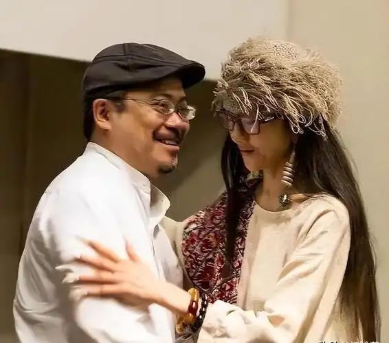 杨丽萍离婚后,遇到了她的第二任老公.