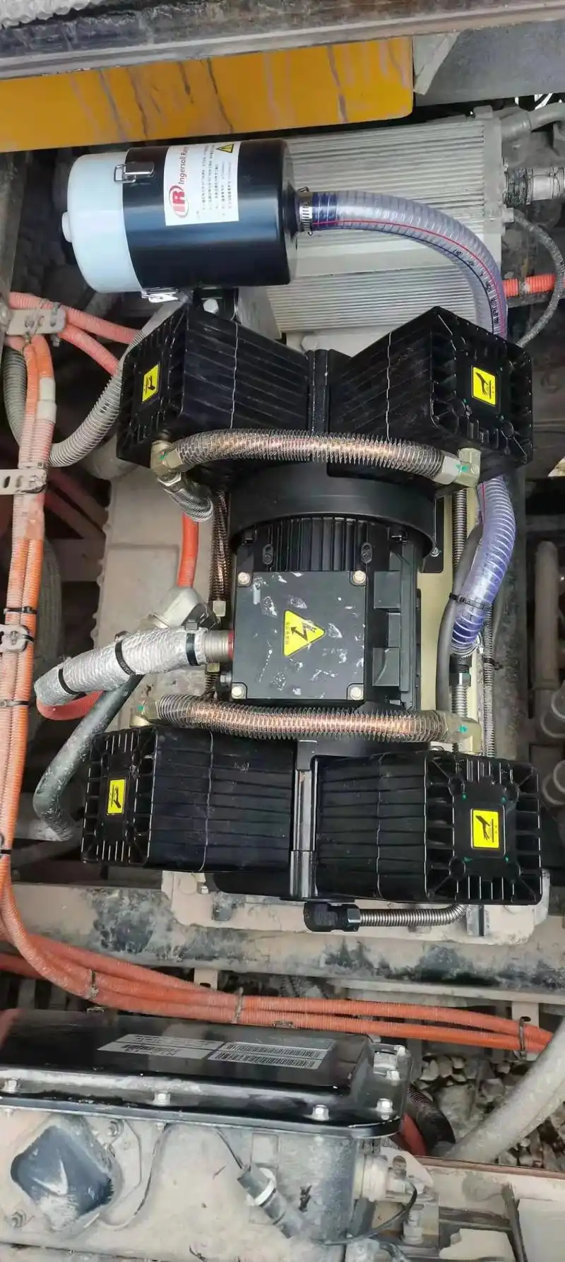 新能源汽车空压机/新能源汽车打气泵.