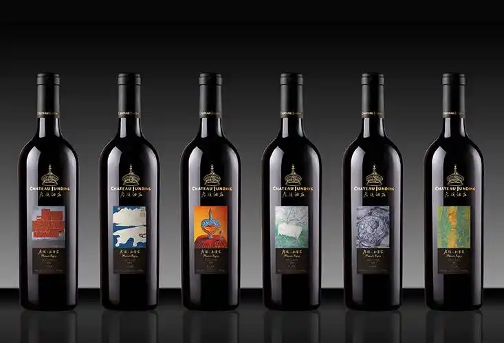 卓上设计的君顶酒庄葡萄酒酒标,首先挖掘出了东方葡