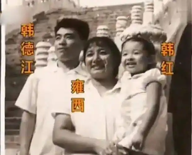 骗了我们30年韩红父亲原来是家喻户晓的他难怪都不敢得罪她