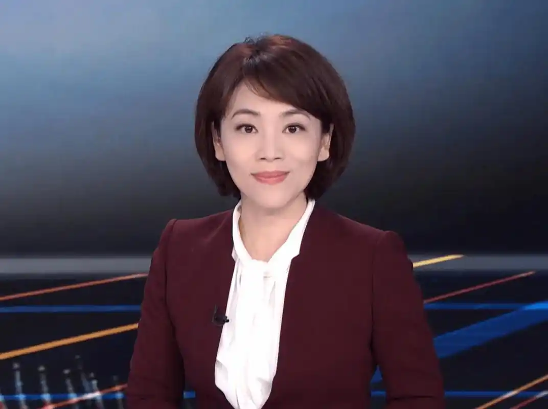 央视美女主播劳春燕逐梦央视17年才华出众爱岗敬业