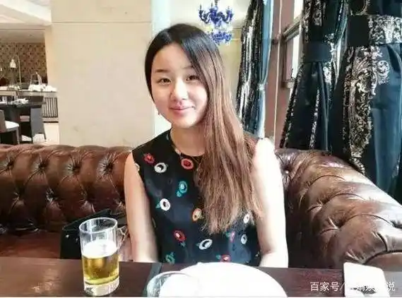 孟非隐瞒26年的妻子曝光,原来这么年轻,鲁豫一见直呼太漂亮了_新亚