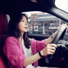 美女开车图片头像 气场强大的霸气美女开车图片头像高清_女生头像_美