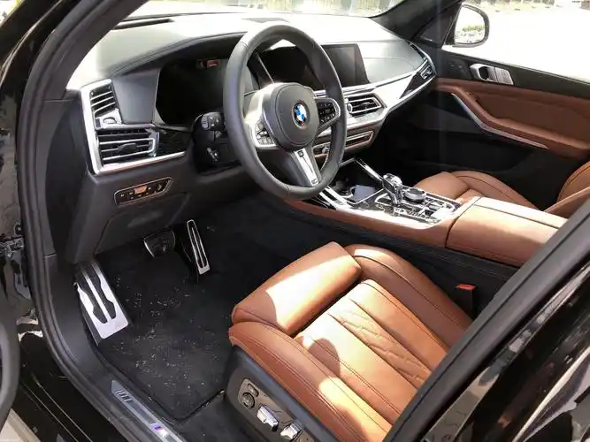 2020款宝马x7加版6座褐内价格下调走量火爆销售