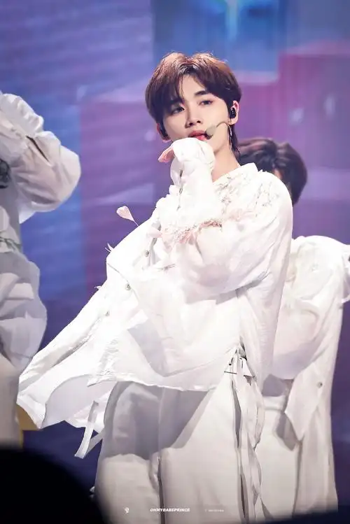 期待编跳全能的新生代顶级主舞丁程鑫在舞台上散发更多的魅力!