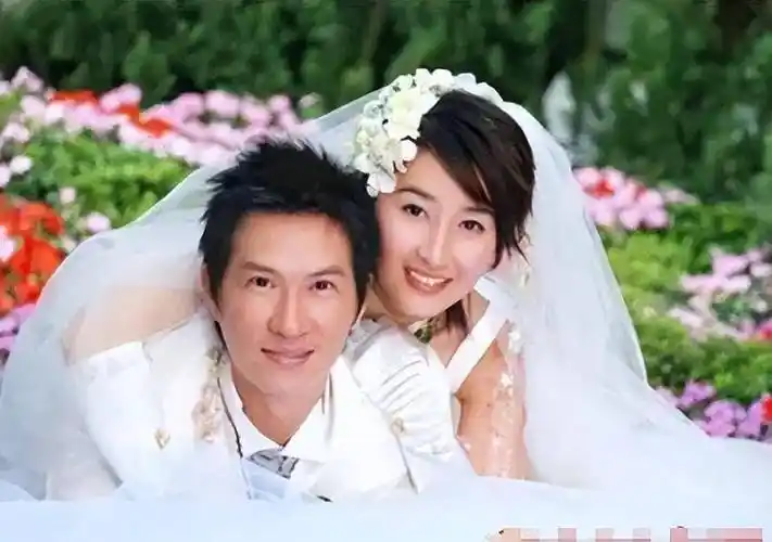 福还是祸这5位巅峰时嫁人的女星,命运差距悬殊很大_黄秋燕_王艳_鲍蕾