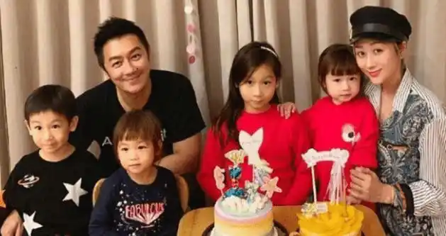 她是年轻女模特嫁给大16岁的男星五年剖腹产4次如今成这样子