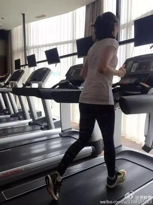 高圆圆消失百天首露面孕肚曝光纤细身材惹人羡怀孕期间只胖肚亲生闺蜜