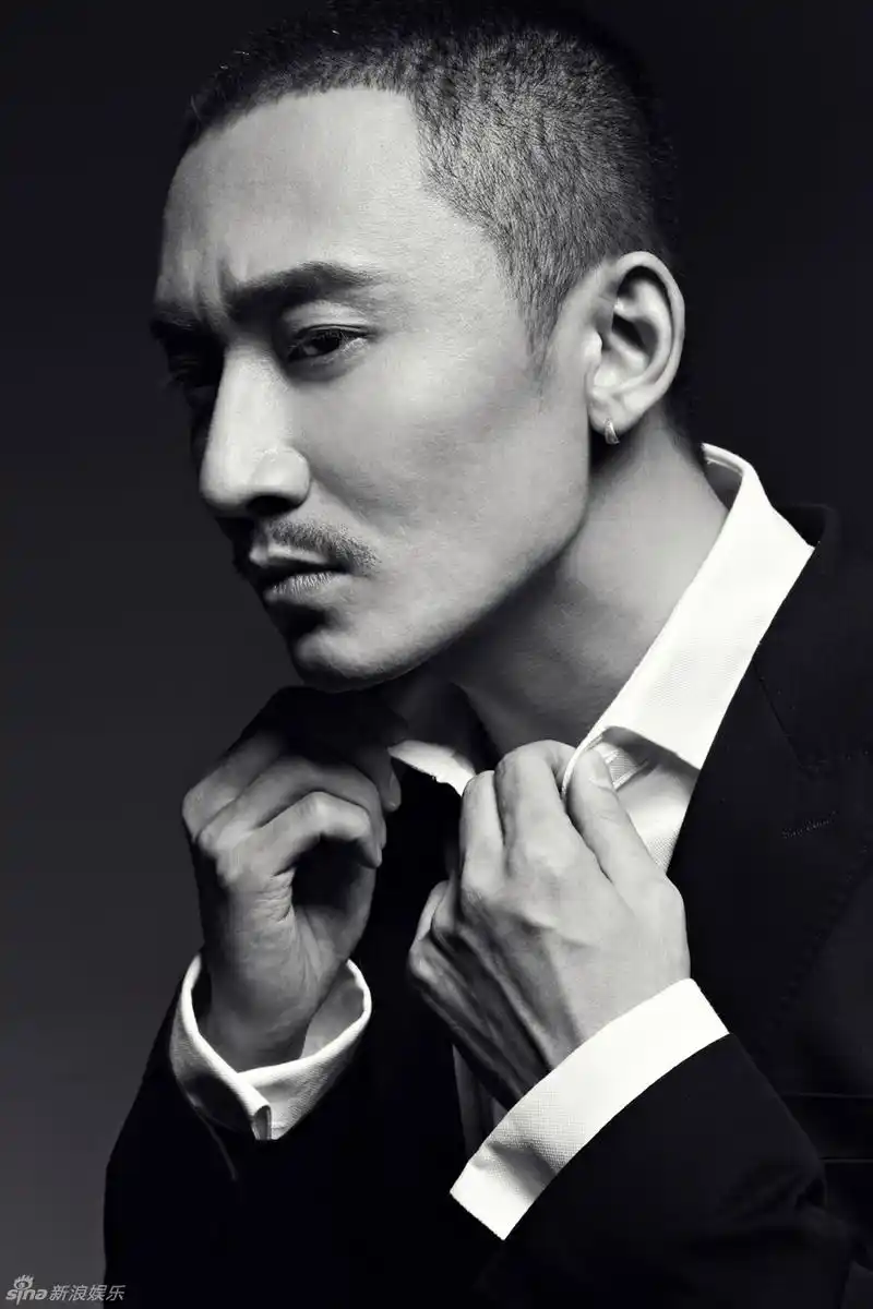 陈昊黑白写真 魅惑绅士展型男本色