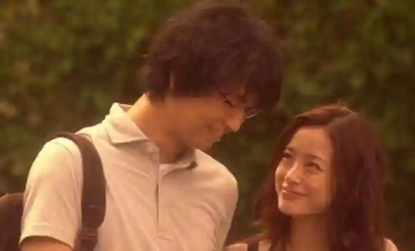 日本电影《昼颜》作为同名日剧的续作,影版多了对老套故事的追逐与对