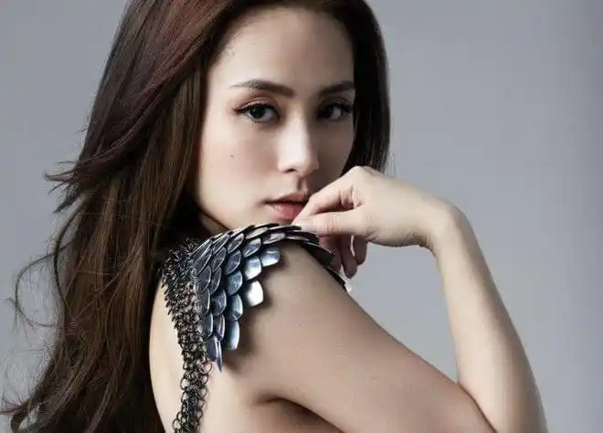 我们知道,在没有发生艳照片事件之前,阿娇一直都是清纯玉女的形象