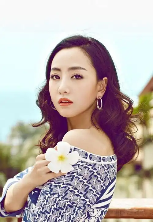 娱乐圈中拥有迷人桃花眼的女星倪妮周海媚蒋勤勤上榜谁更迷人