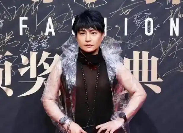 声明中提到,陈志朋个人存在不规范行为,对外以工作室的名义签合同,但