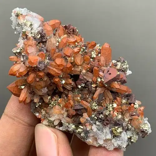 精品天然红水晶黄铜矿黄铁矿共生红色矿物晶体原石摆件