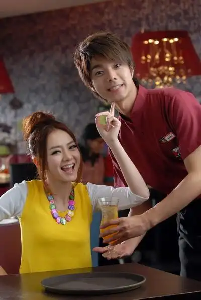 新浪娱乐讯 五一假期期间,内地组合"男才女貌"两位成员戚薇与袁成苘