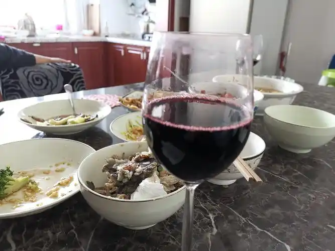 午餐.红酒很好