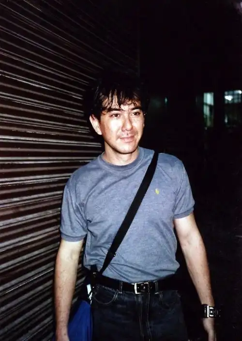 香港实力派影帝黄秋生年轻照片爆出,中英混血,最佳男配角