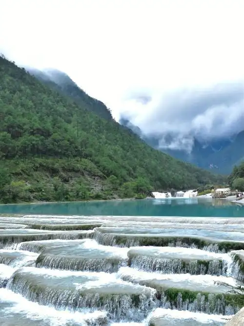 带上相机去蓝月谷吧