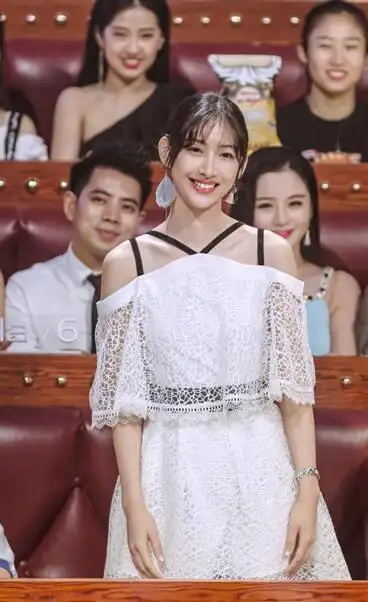 学霸人设全是套路温雅火星情报局双语播报获赞