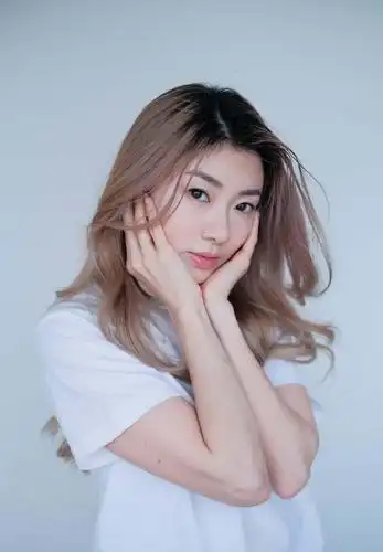 29岁女星程晓玥近照曝光身穿黑色连衣裙曾和郑恺谈恋爱