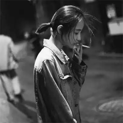 2020颓废黑白伤感孤独的高清女头像图片大全