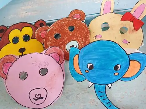 【五陵镇中心幼儿园】一园一品一特色大(1)班手工制作《动物头饰》