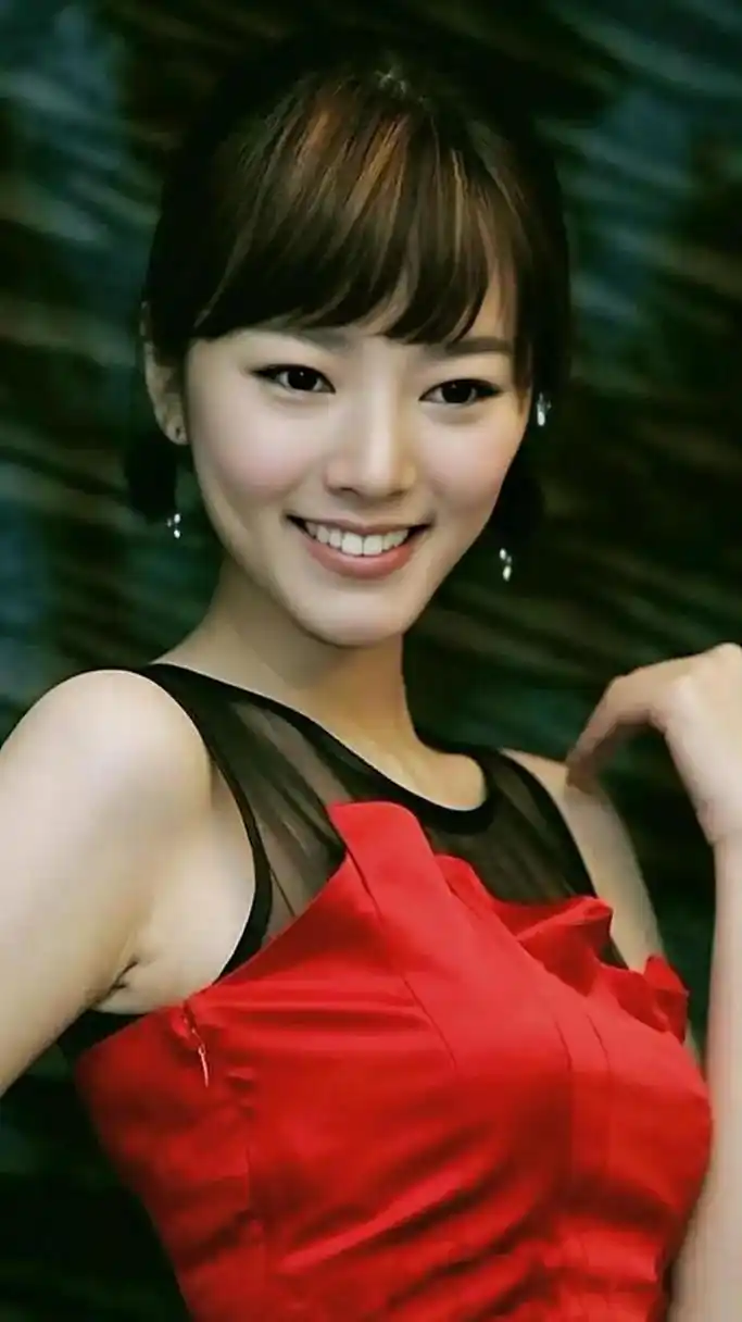 裴涩琪,1986年9月出生,韩国女演员,歌手.