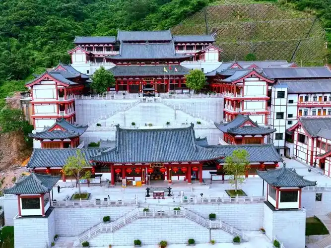 爬莲花山, 藏在半山中的莲花古寺,可惜疫情之下现在没开放 #东莞长安