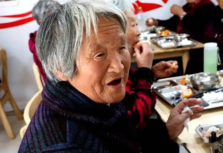 三餐对味儿不再对付瞧老人们吃得多香