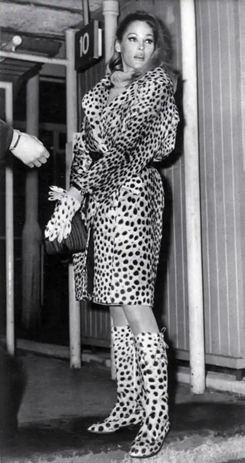 乌苏拉·安德斯|邦德系列首任邦女郎|第一集《诺博士》