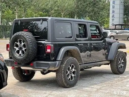 23款吉普牧马人港口现车40万起步