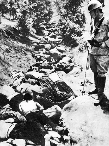 日军屠杀的南京市民尸体(选自新华出版社:《日本侵华图片史料集》)