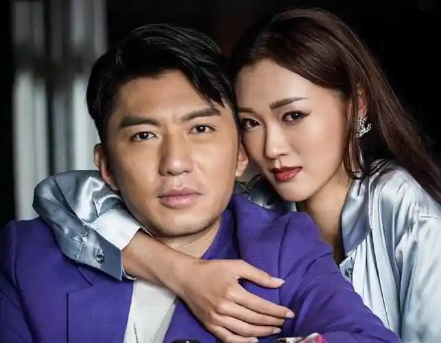 恭喜tvb知名男星袁伟豪升级当爸爸妻子平安产下6磅重男婴