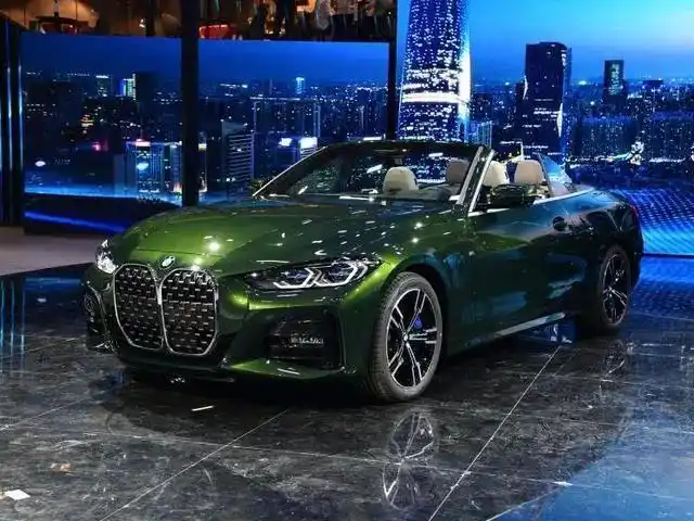 宝马4系提车作业回归软顶结构全新宝马4系敞篷版上市售价4688万起