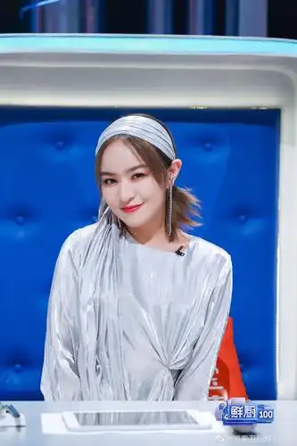 哇,今天@思文文文 姐姐的造型好复古好华丽!