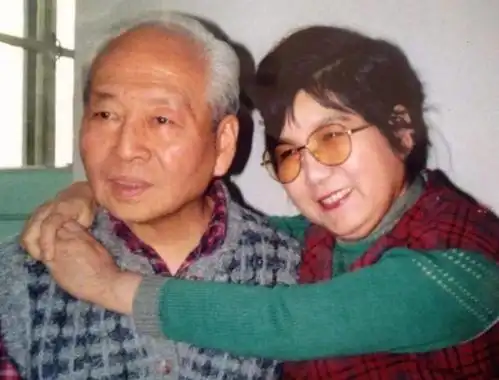 评剧皇后新凤霞演绎民国动人爱情晚年瘫痪丈夫不离不弃