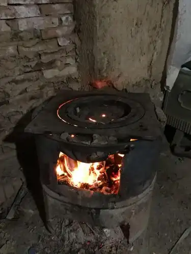 那个火炉还在烧