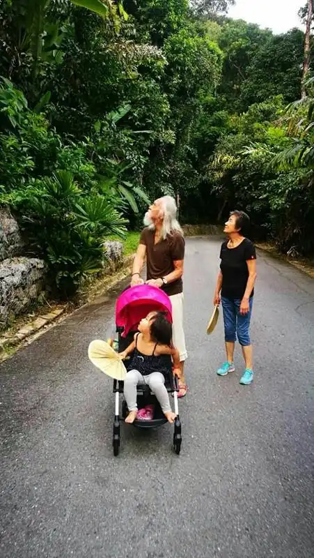 82岁王德顺晒夫妻甜蜜照50年如一日王思聪这才是真正的秀恩爱